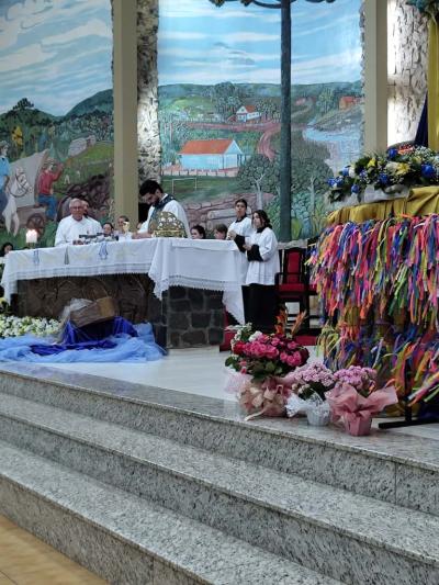3º Dia da Novena reúne centenas de devotos no Santuário Nossa Senhora Aparecida Celebração foi presidida pelo Padre Aroldo Shinemann Filho e marcada por fé